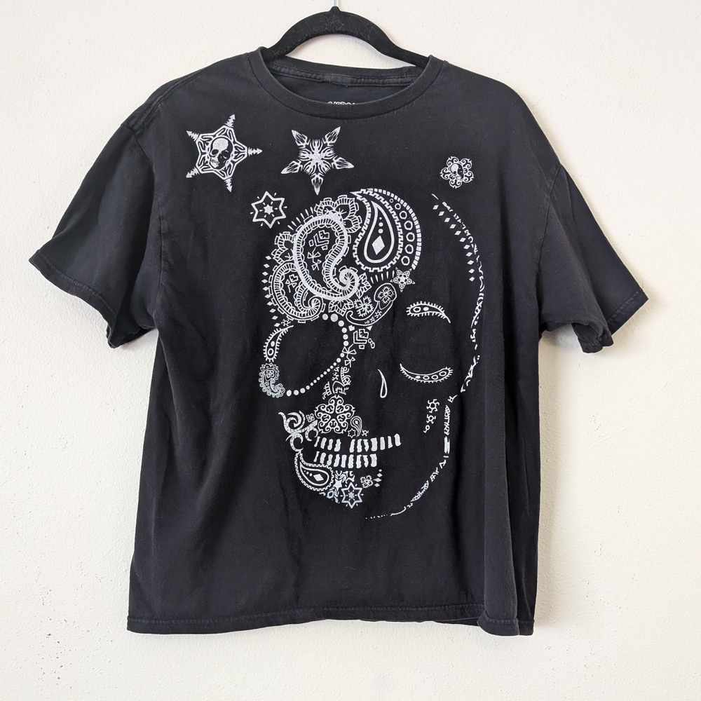 Vintage Y2K Carbon Black T-Shirt Skull Print Graphic Tee, Size Large Unisex